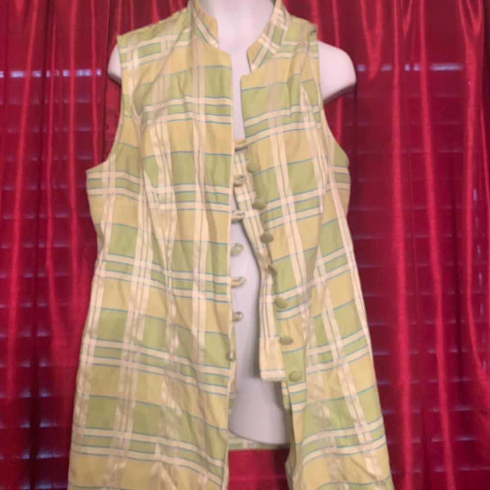 Jamie Brooke plaid head turner